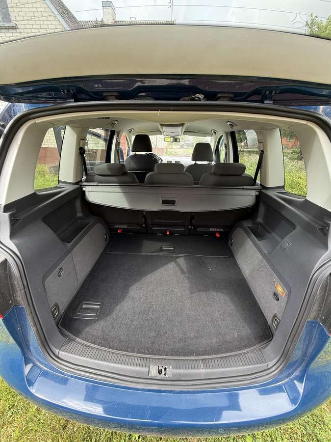 Volkswagen Touran 2012 — photo 7