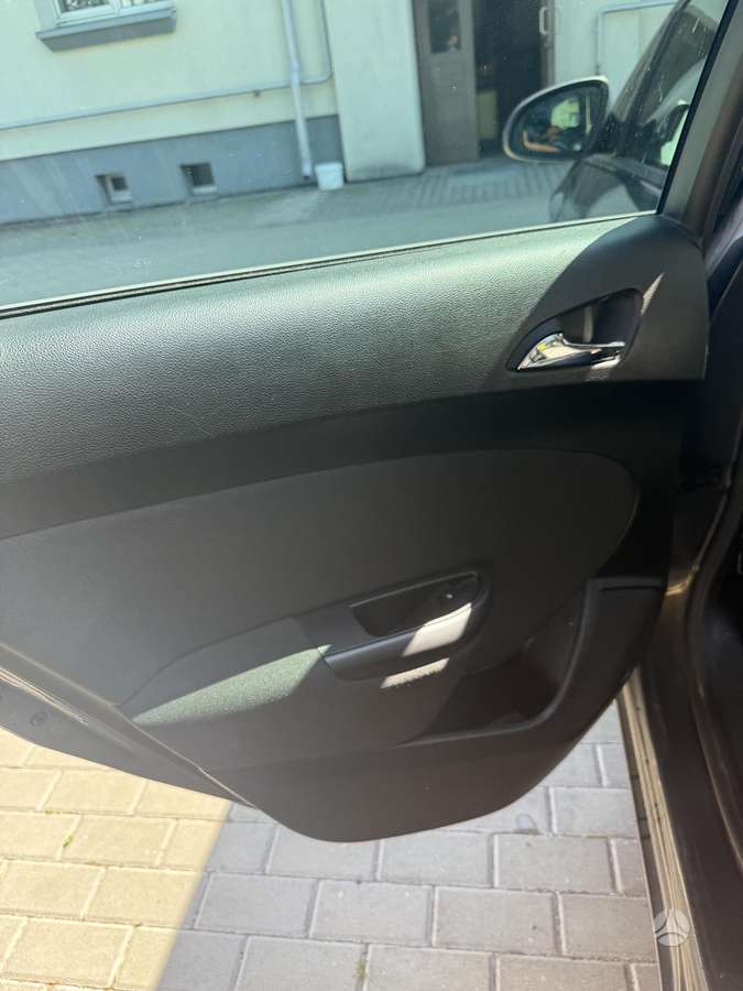 Opel Astra 2013 — photo 10