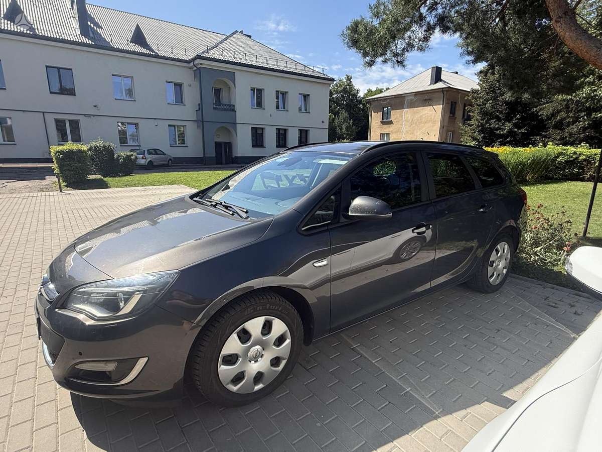 Opel Astra 2013 — interior