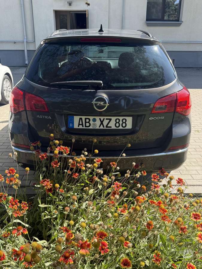 Opel Astra 2013 — engine 1956 cm³, 165 HP (121kW)