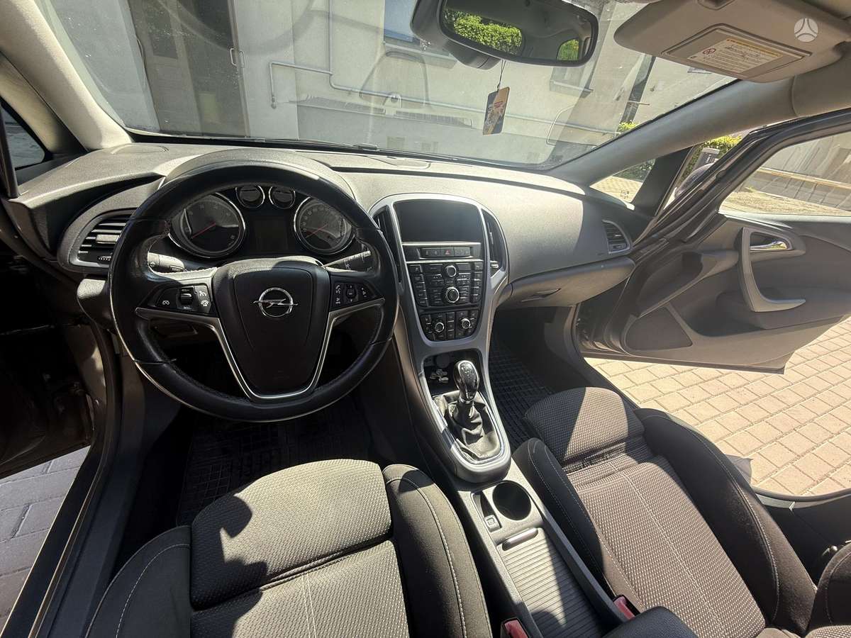 Opel Astra 2013 — photo 6