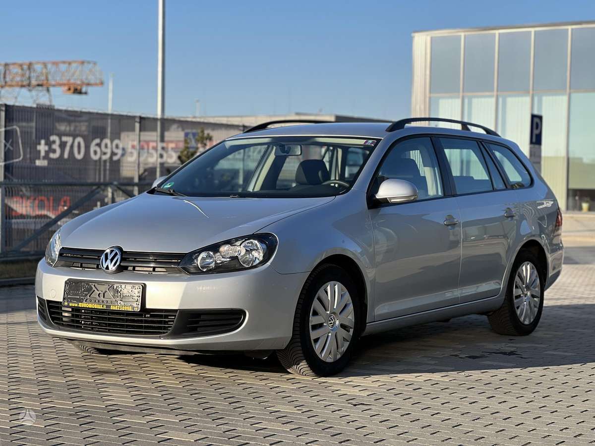 Volkswagen Golf 2010 — rear view
