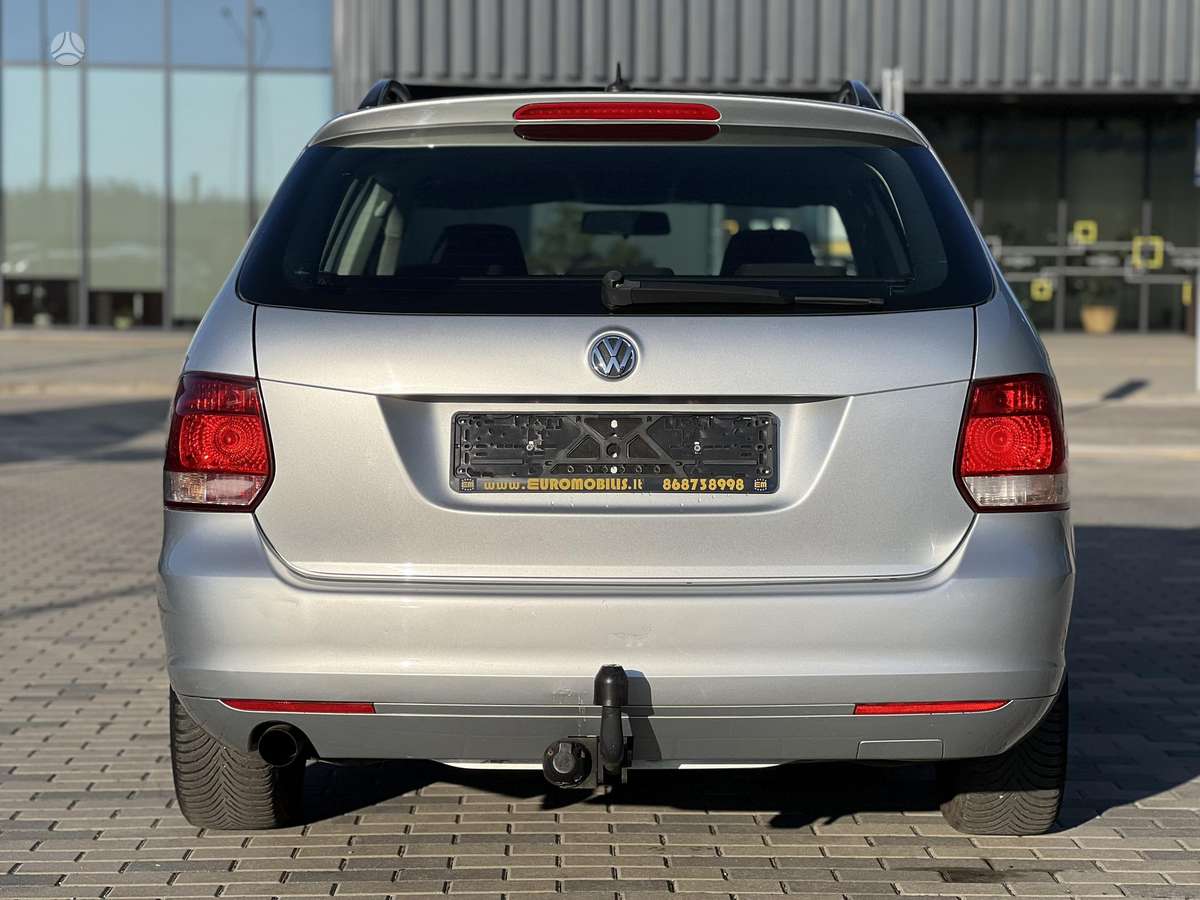 Volkswagen Golf 2010 — engine 1598 cm³, 105 HP (77kW)
