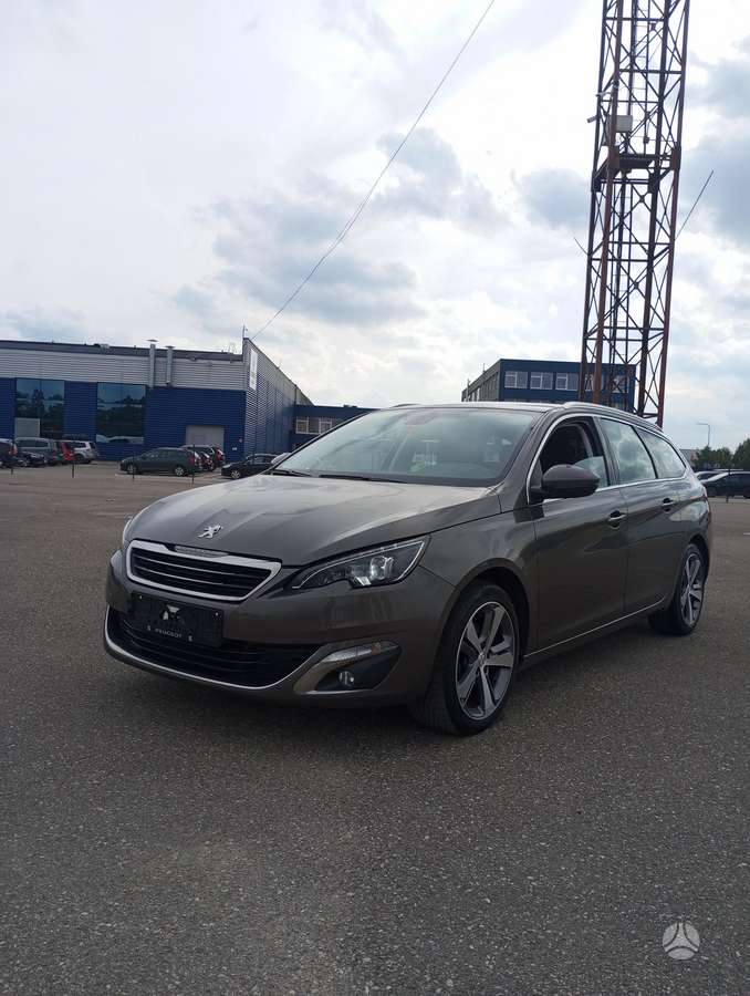 Peugeot 308 2015 — rear view