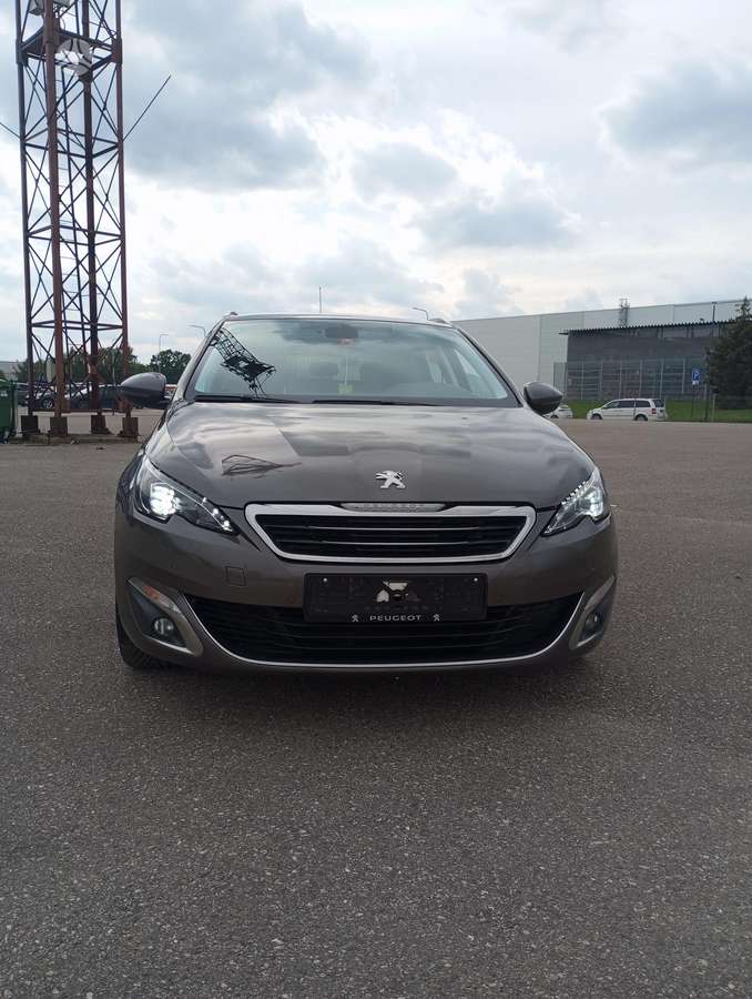 Peugeot 308 2015 — interior