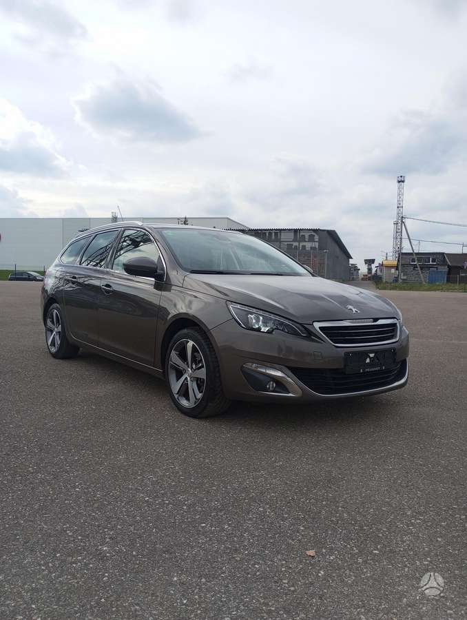 Peugeot 308 2015 — engine 1560 cm³