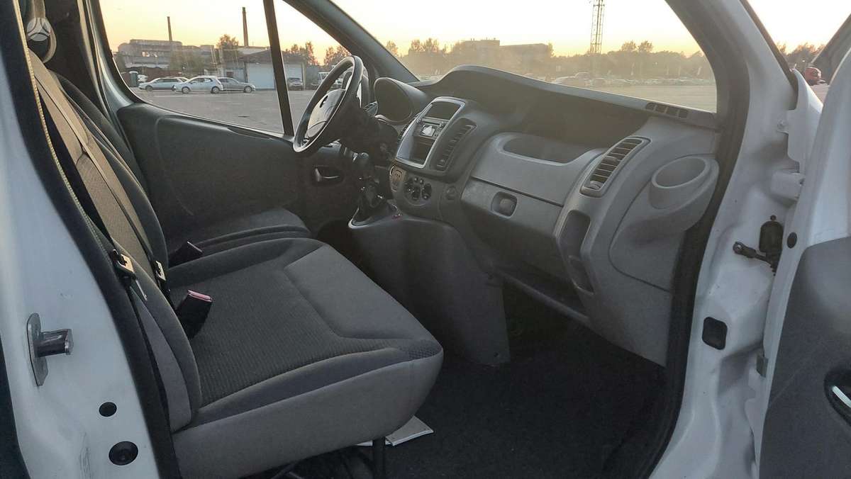 Opel Vivaro 2015 — photo 11