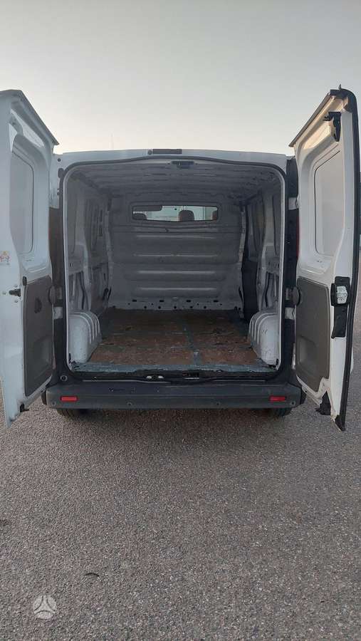 Opel Vivaro 2015 — photo 13