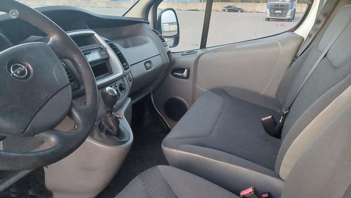 Opel Vivaro 2015 — photo 7