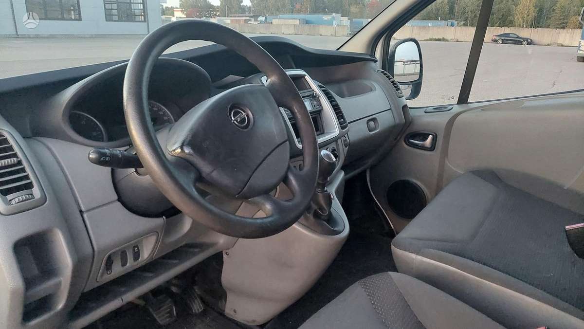 Opel Vivaro 2015 — photo 8