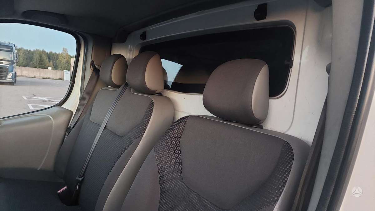 Opel Vivaro 2015 — photo 9