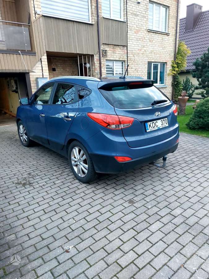 Hyundai ix35 2012 — rear view