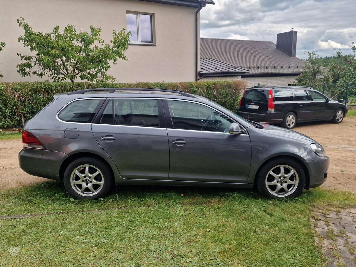Volkswagen Golf 2011 — двигун 1598 cm³, 105 HP (77kW)