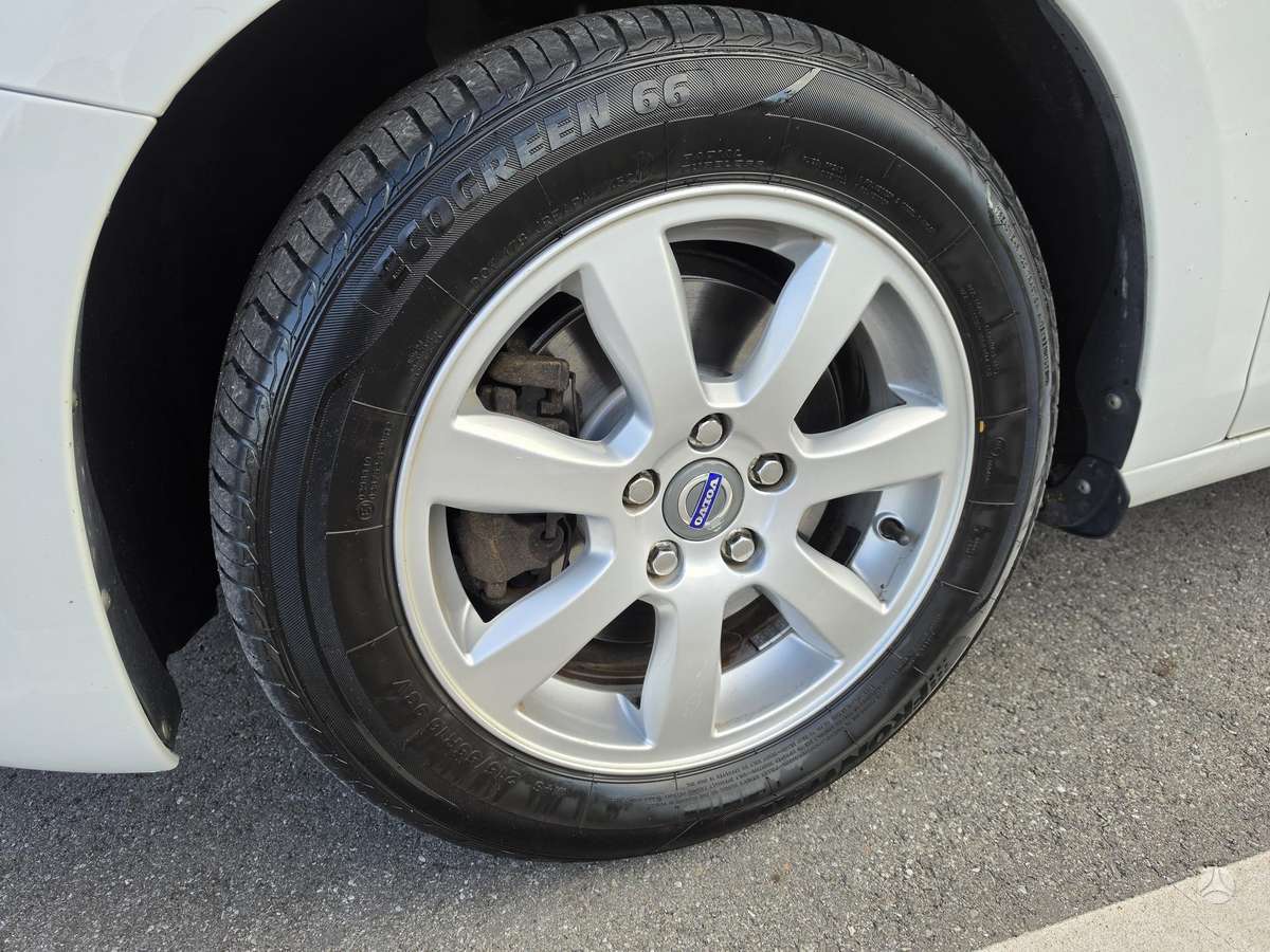 Volvo V60 2012 — photo 10