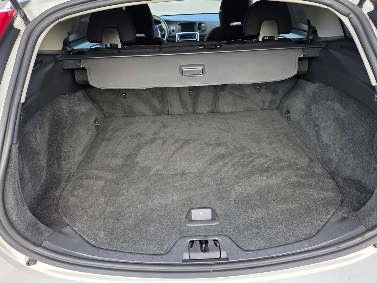 Volvo V60 2012 — photo 11