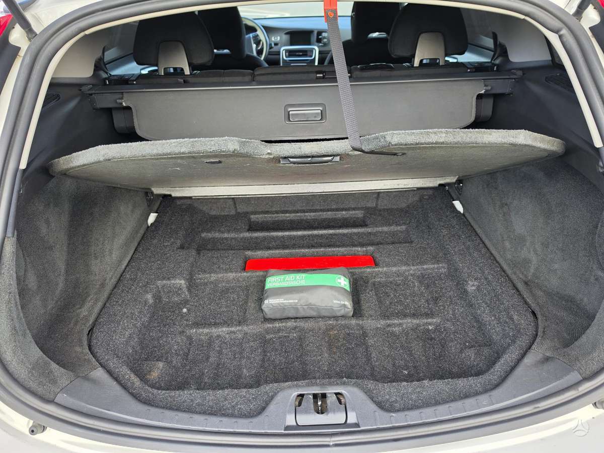 Volvo V60 2012 — photo 12