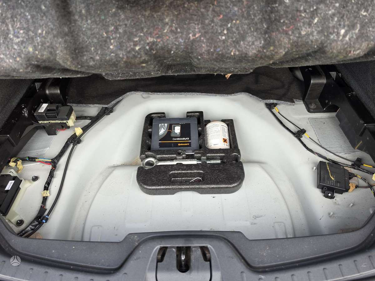 Volvo V60 2012 — photo 13
