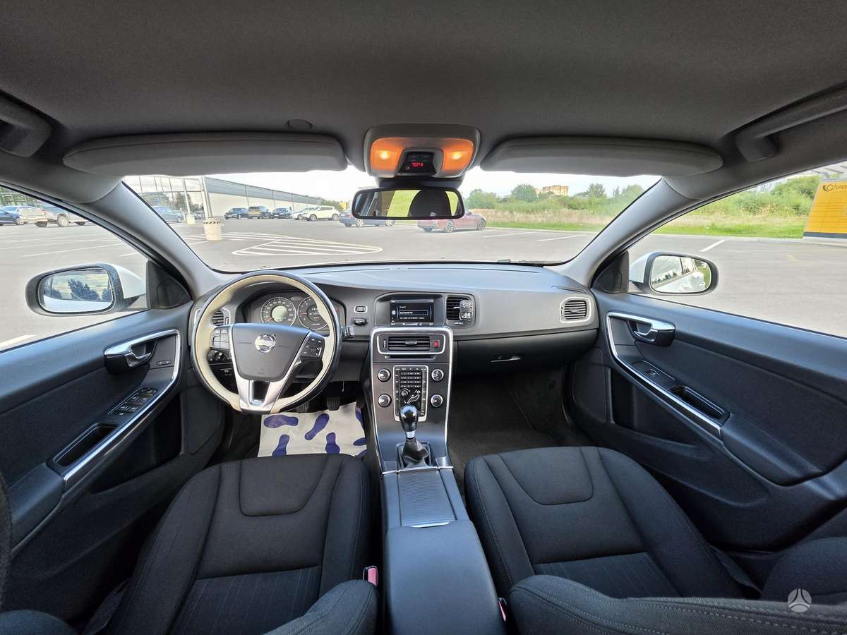 Volvo V60 2012 — photo 14