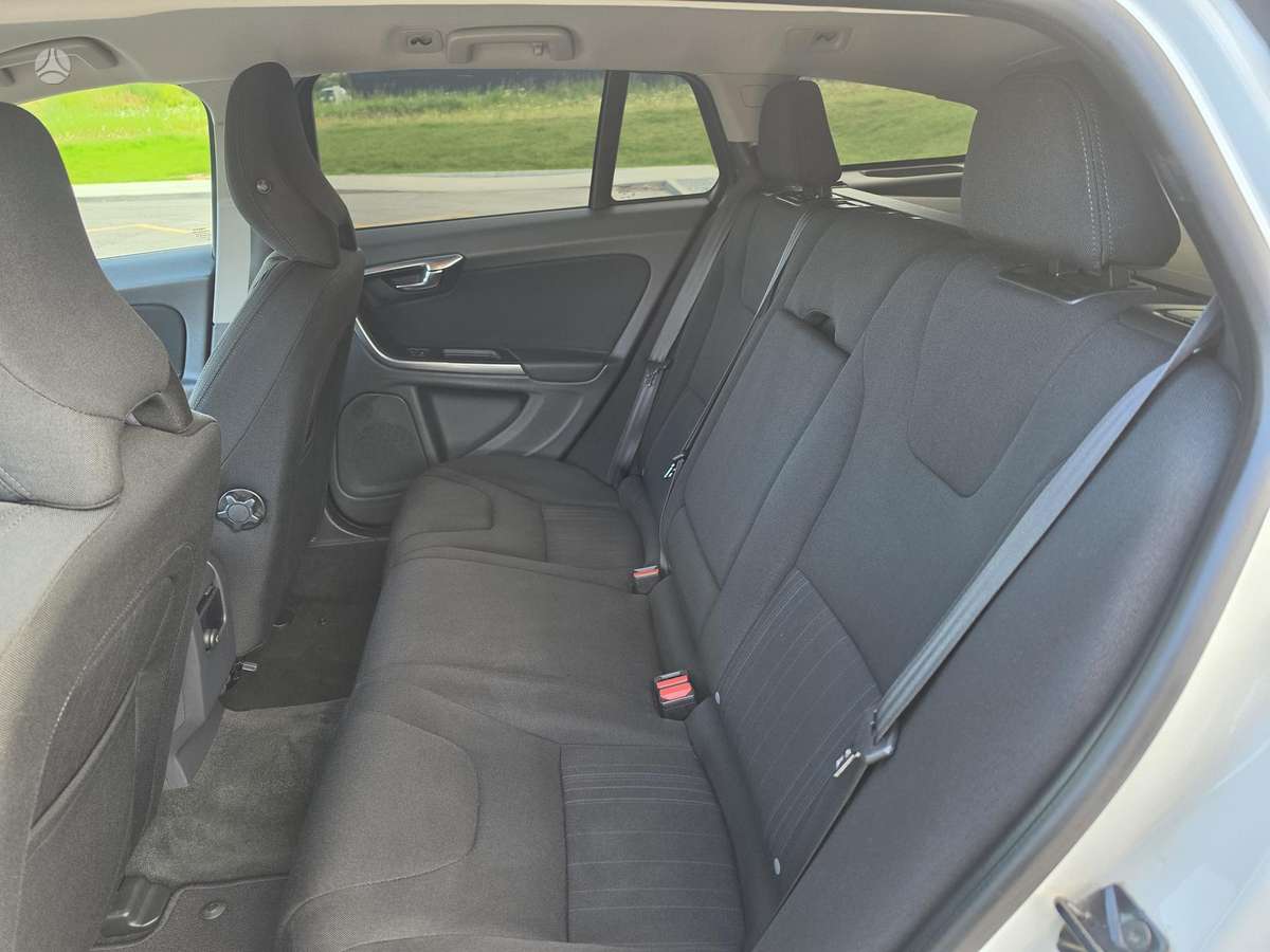 Volvo V60 2012 — photo 15