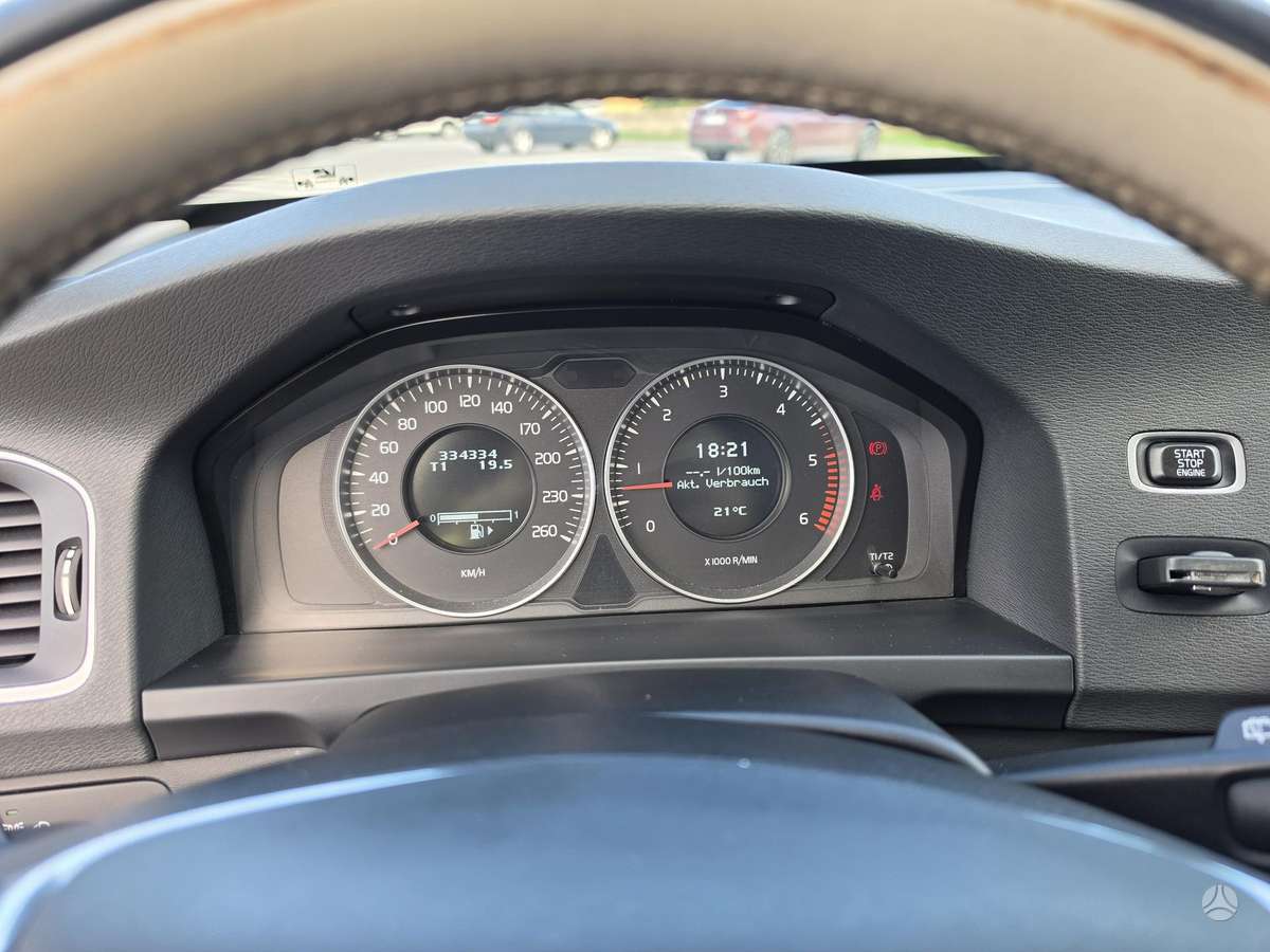 Volvo V60 2012 — photo 18