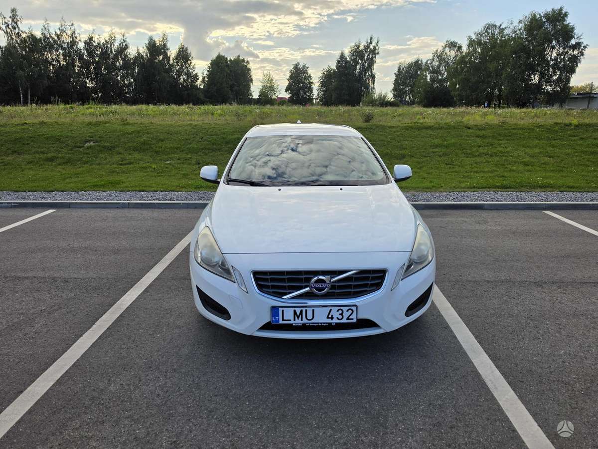 Volvo V60 2012 — rear view