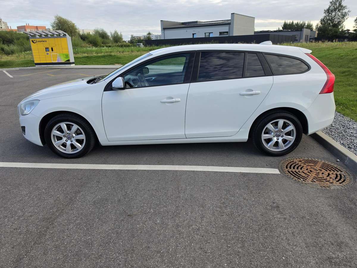 Volvo V60 2012 — engine 1984 cm³, 163 HP (120kW)