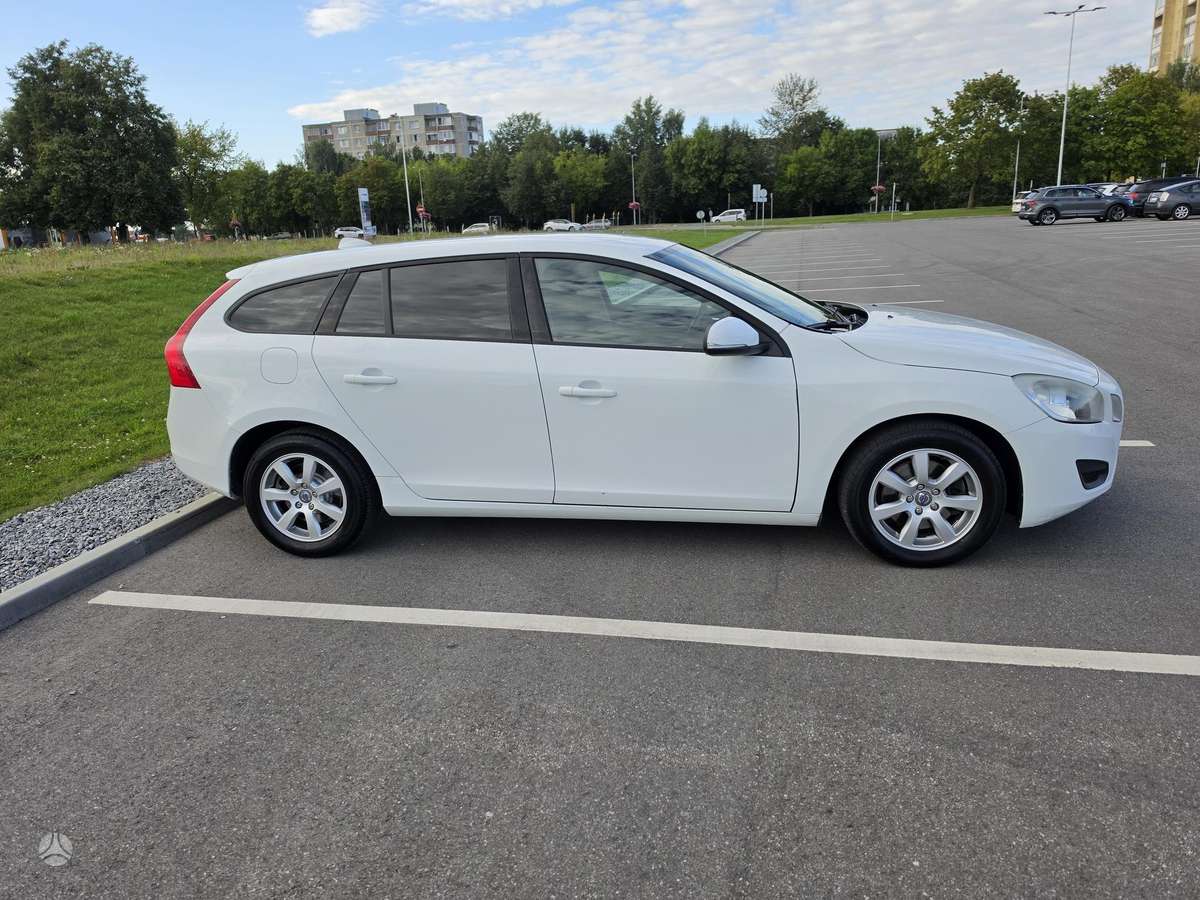 Volvo V60 2012 — photo 8