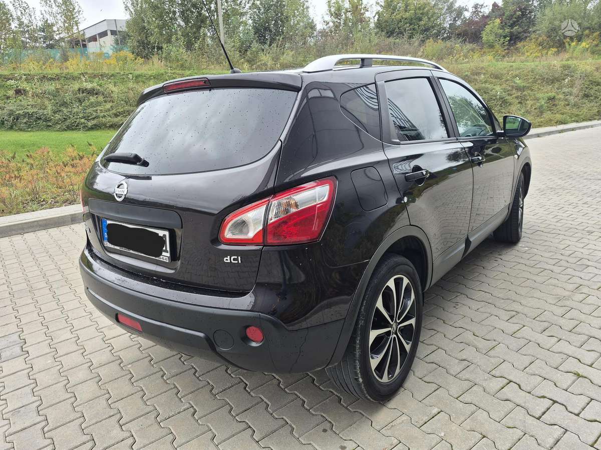 Nissan Qashqai 2011 — салон
