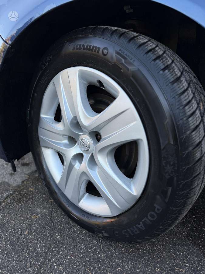 Opel Insignia 2010 — photo 10