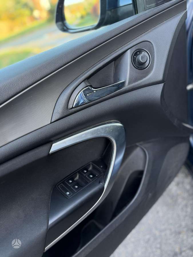 Opel Insignia 2010 — photo 18