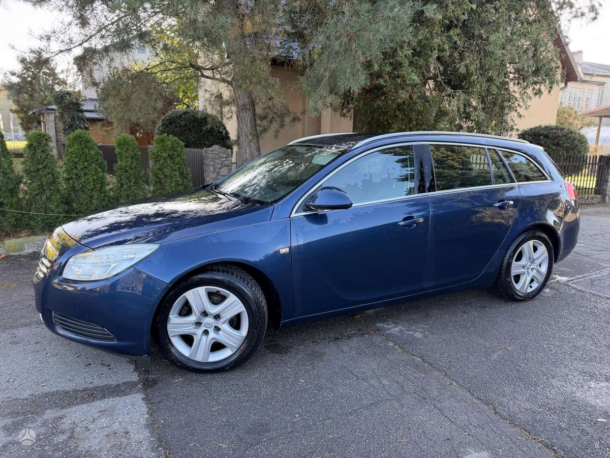Opel Insignia 2010 — rear view