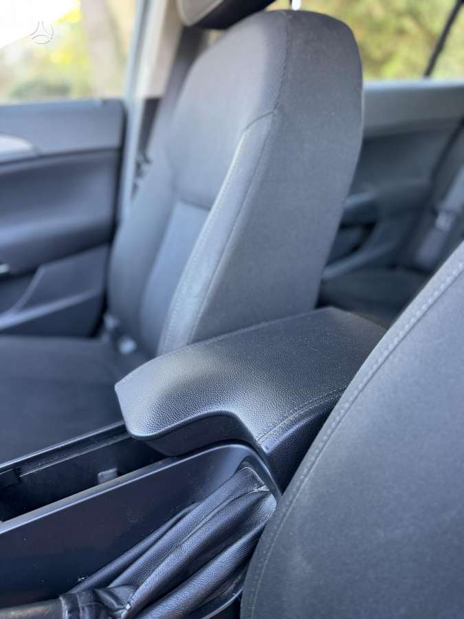 Opel Insignia 2010 — photo 24