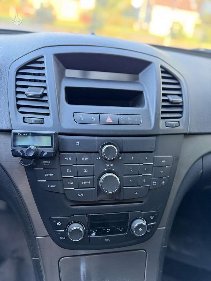 Opel Insignia 2010 — photo 26