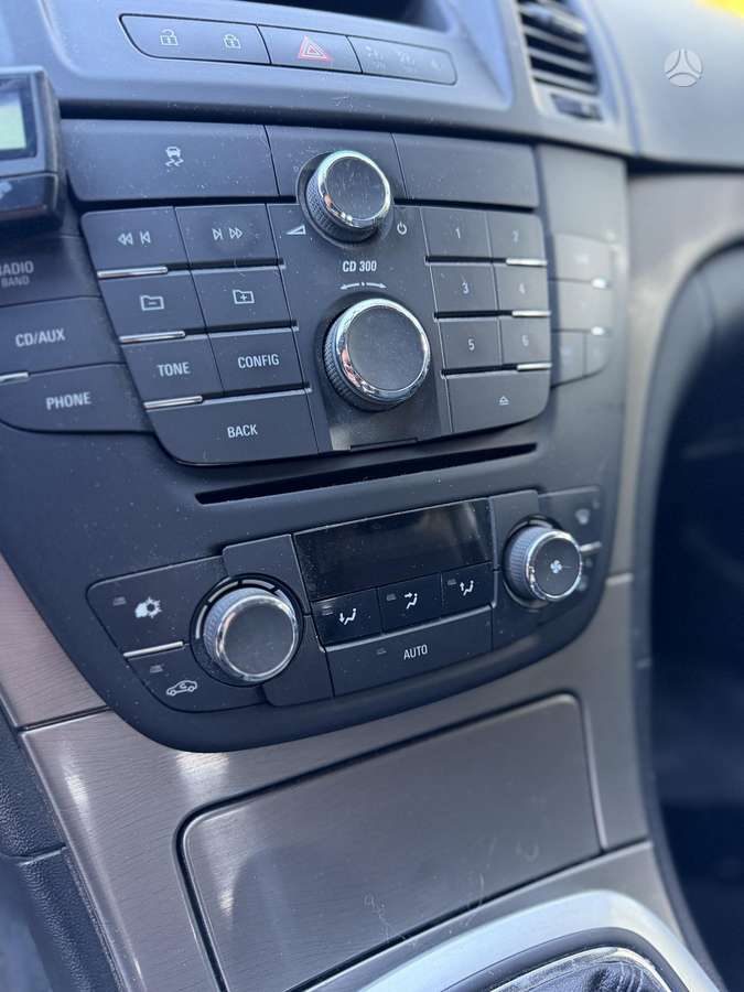 Opel Insignia 2010 — photo 27