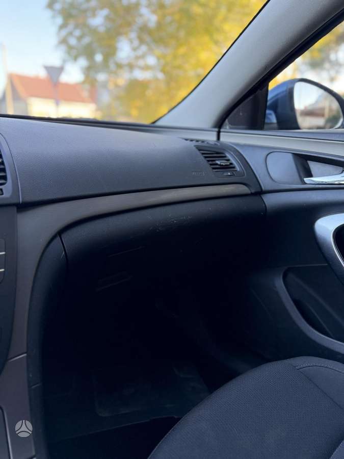 Opel Insignia 2010 — photo 29