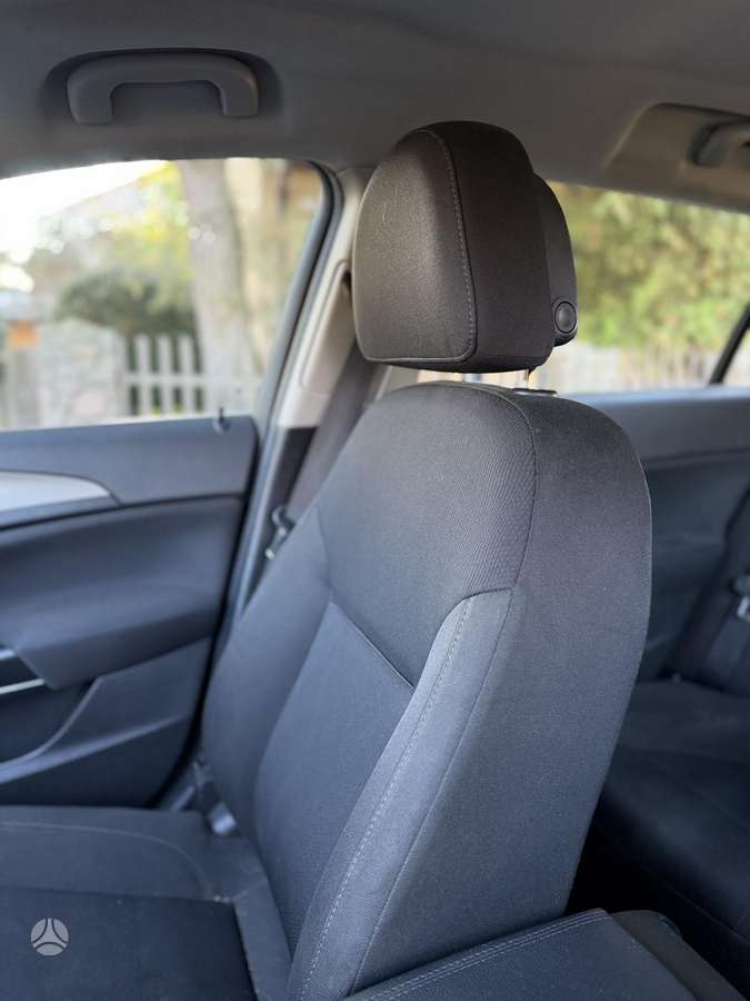 Opel Insignia 2010 — photo 31