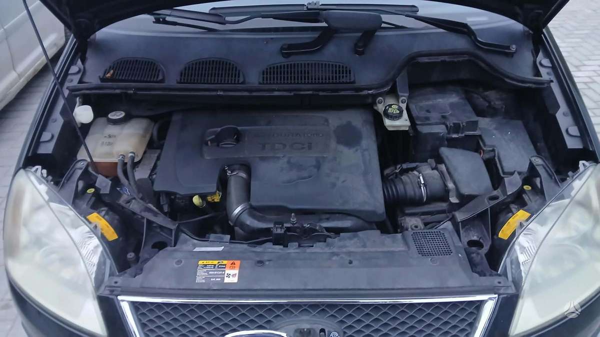 Ford C-MAX 2005 — rear view