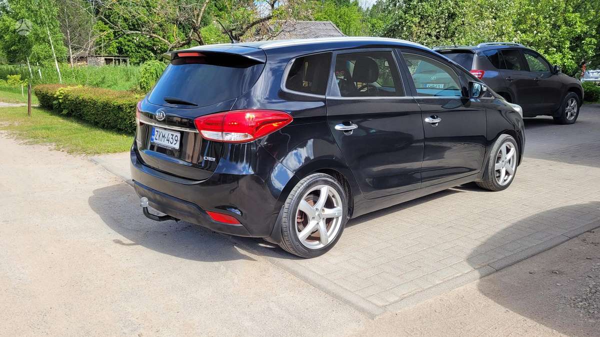 Kia Carens 2015 — двигун 1700 cm³, 136 HP (100kW)
