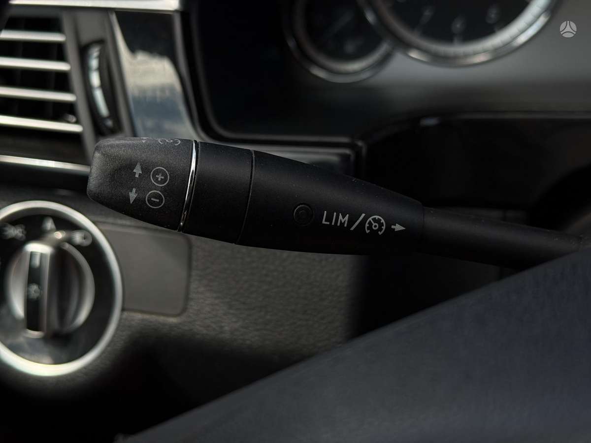 Mercedes-Benz E200 2011 — photo 18