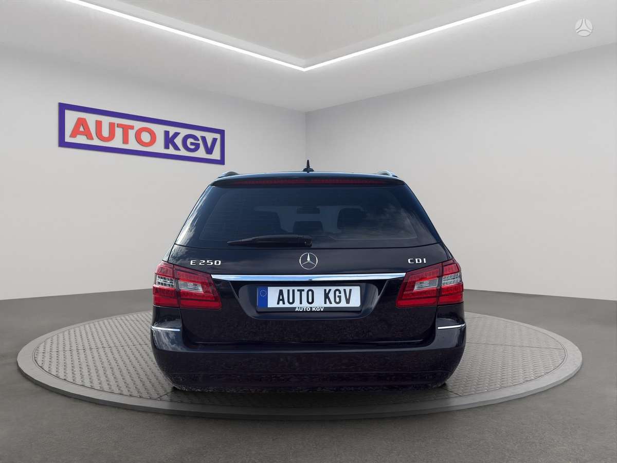 Mercedes-Benz E200 2011 — engine 2100 cm³, 136 HP (100kW)