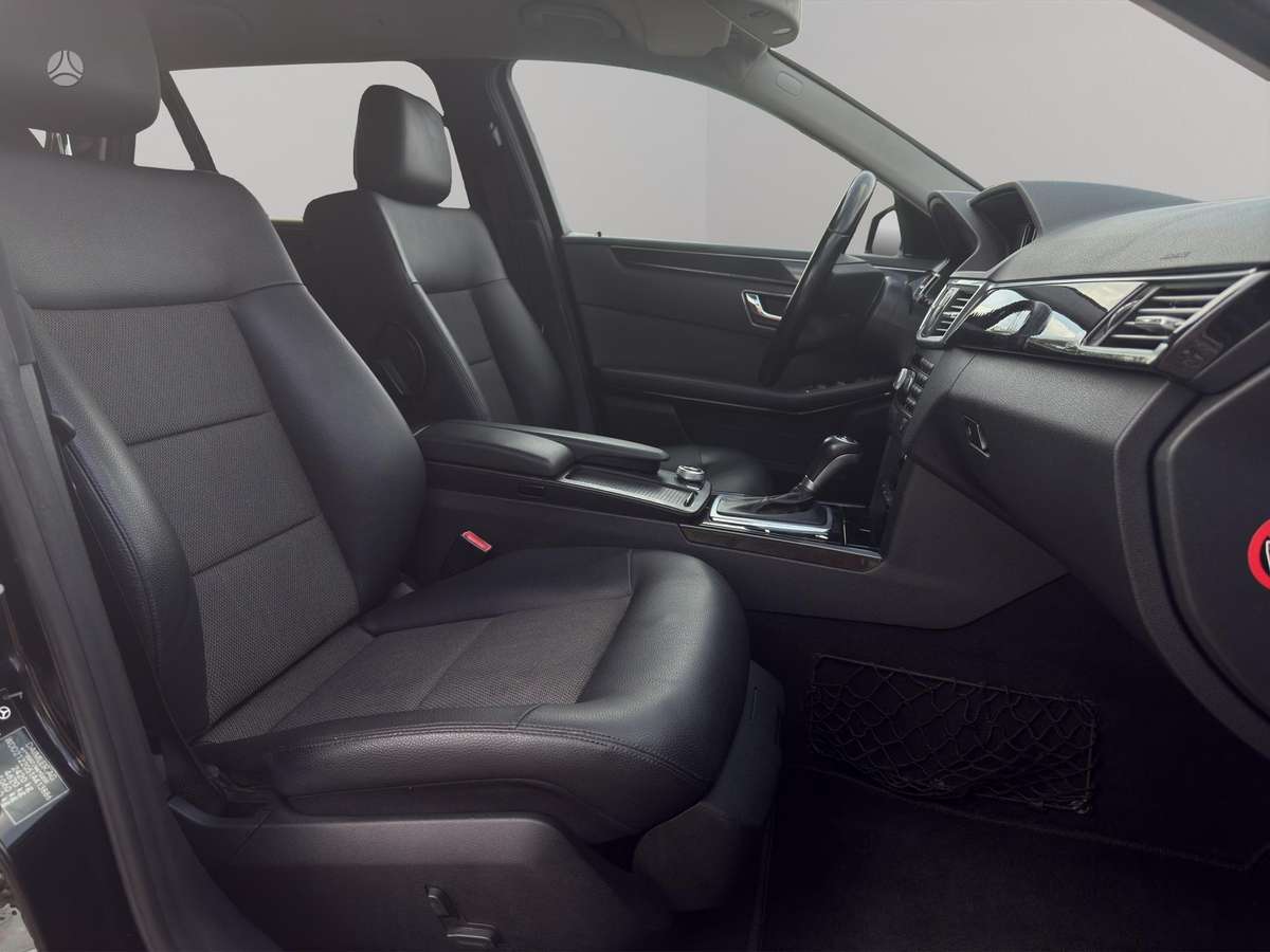 Mercedes-Benz E200 2011 — photo 8