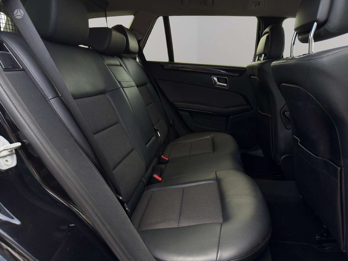 Mercedes-Benz E200 2011 — photo 9