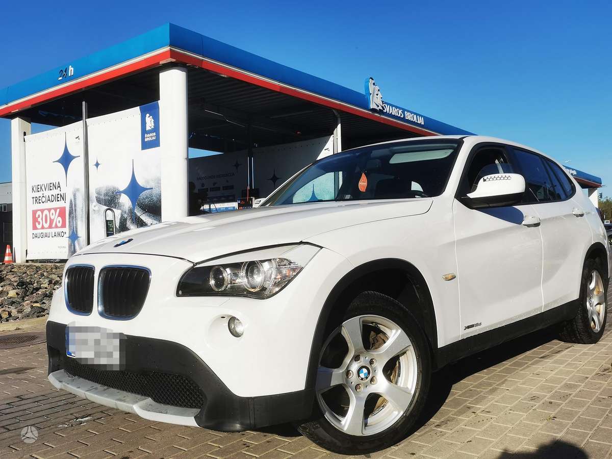 BMW X1 2012 — вигляд ззаду