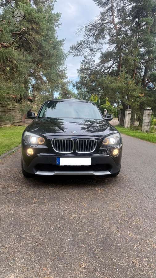 BMW X1 2011 — rear view