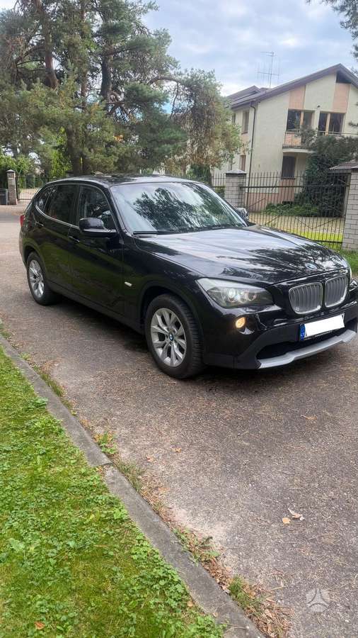 BMW X1 2011 — interior