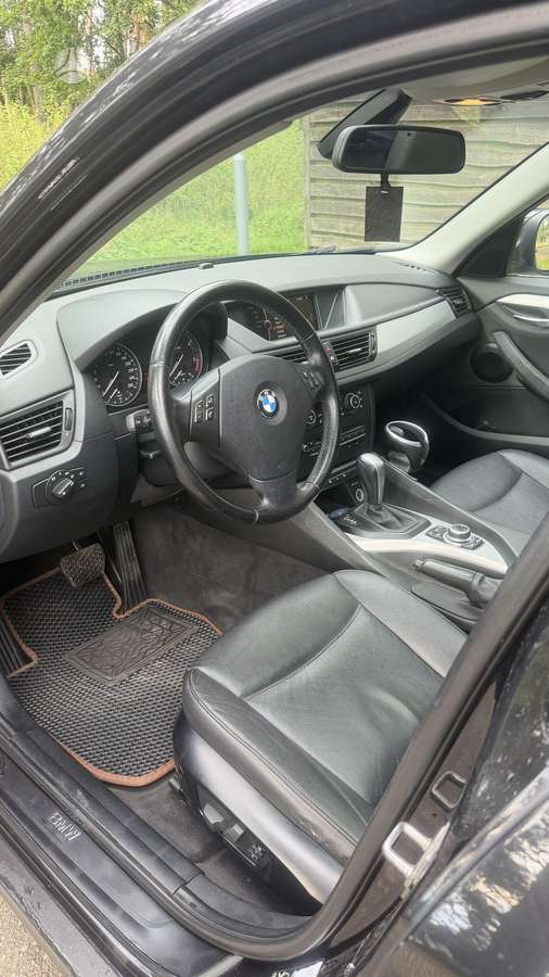 BMW X1 2011 — photo 8
