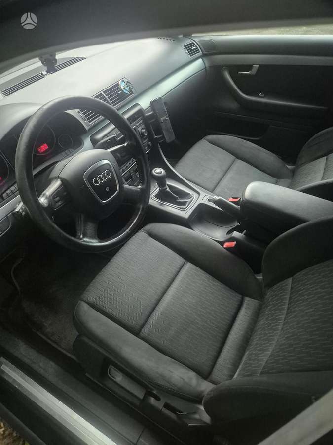 Audi A4 2005 — photo 7