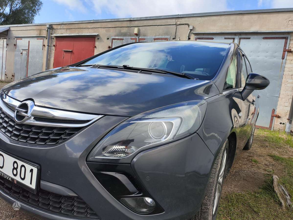 Opel Zafira 2013 — салон