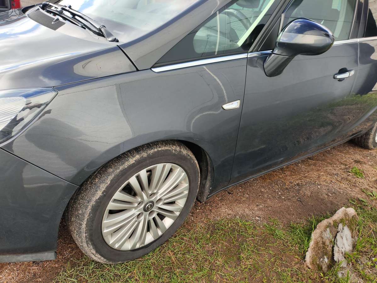 Opel Zafira 2013 — двигун 1364 cm³, 140 HP (103kW)