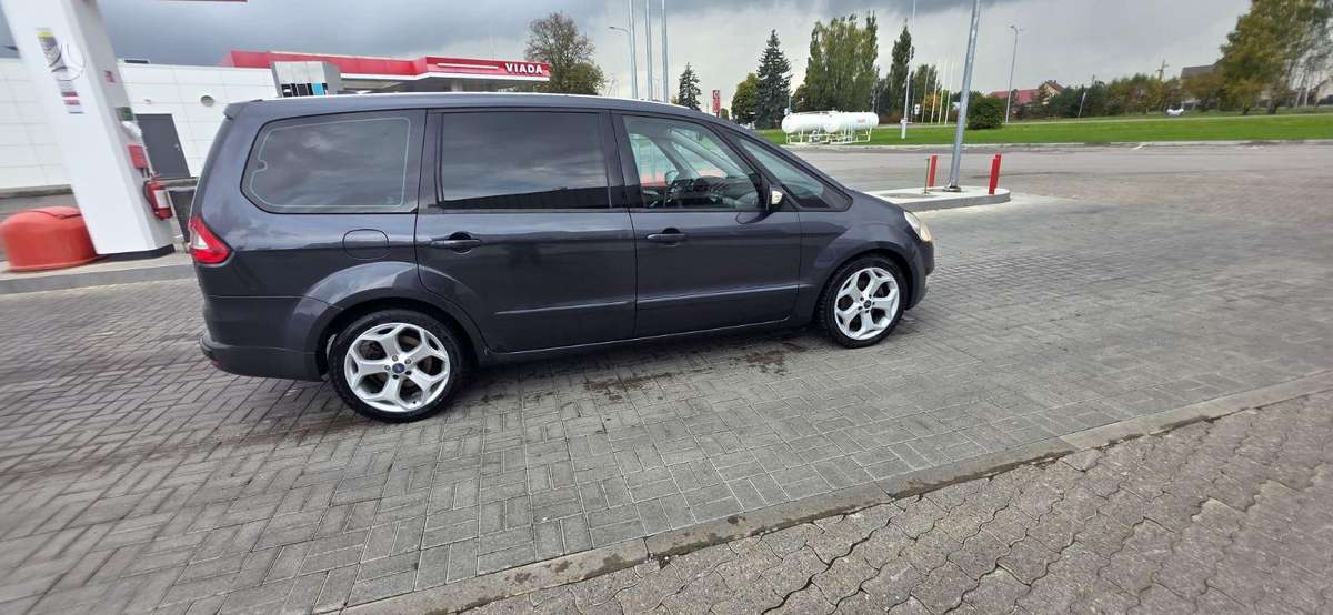 Ford Galaxy 2009 — photo 10